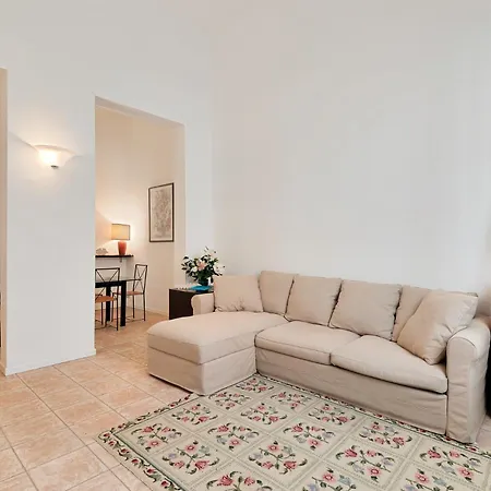 Amelia Flat, Near Promenade In شقة فياريجيو