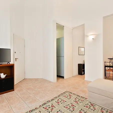 Amelia Flat, Near Promenade In * فياريجيو