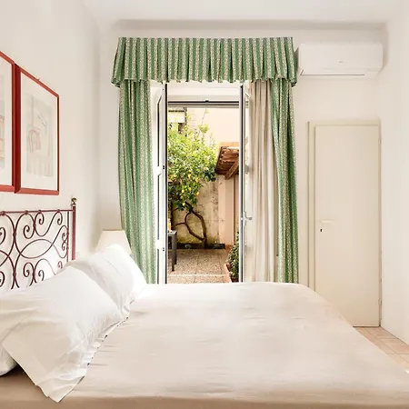 Amelia Flat, Near Promenade In * فياريجيو